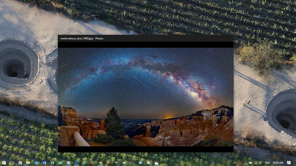 Photos App_no_taskbar.jpg